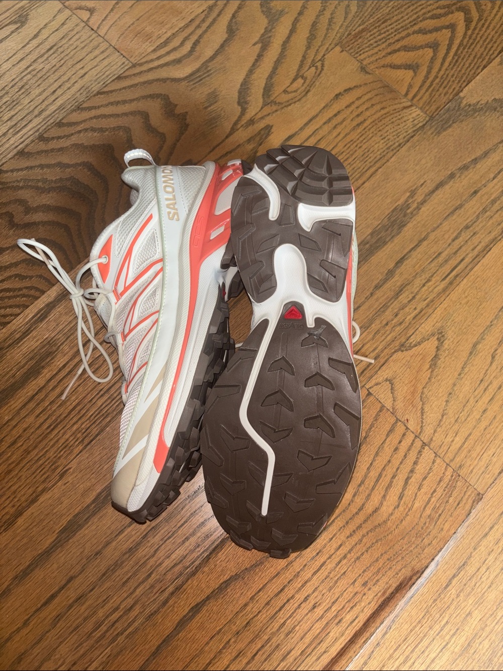 Salomon XT-6 Trail Shoes in White, Coral and Tan - Picture 3 of 3